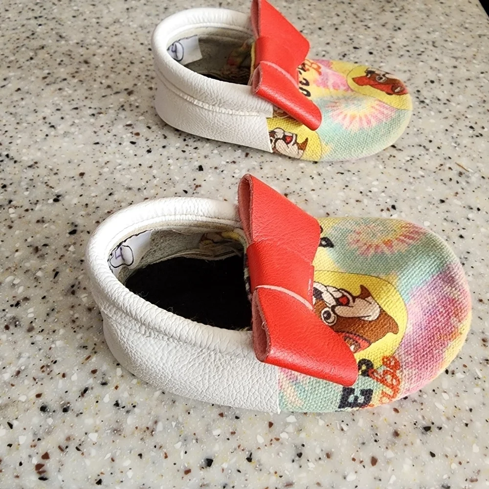 Buc-ee's Tie Dye Kids Moccasins with Red Bow Size Toddler 4
